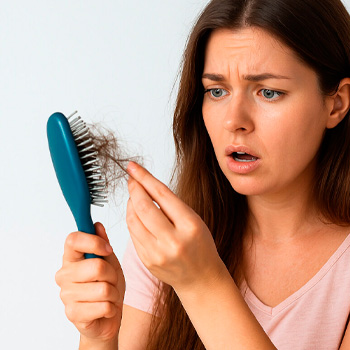 🍂 Caída del cabello por estación: causas y soluciones
